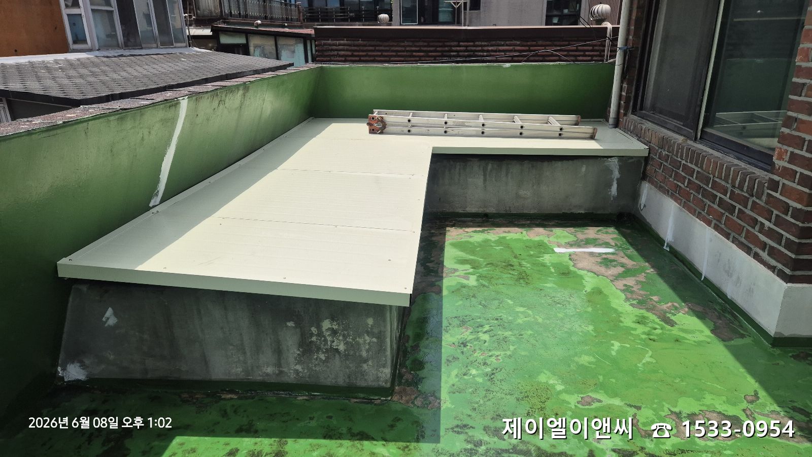 대치동 우레탄방수, 화단 제거 후 판넬로 덮어 깔끔하게 마감합니다.