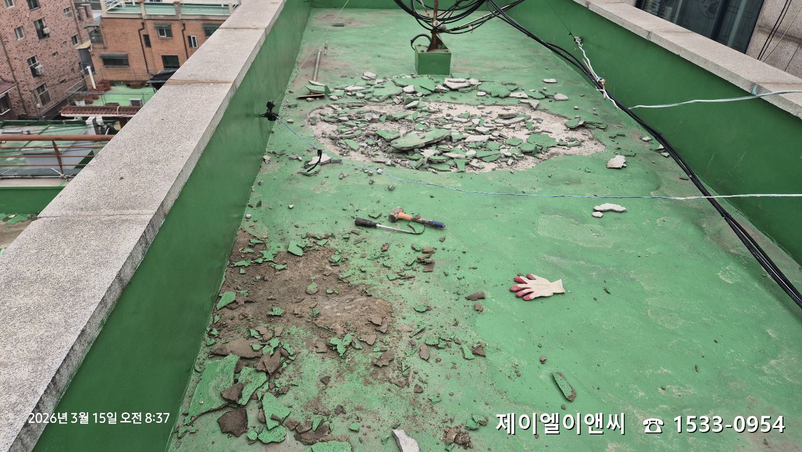 개봉동 옥상 방수, 들뜬 부위 철거로 꼼꼼한 밑바탕 정리 중