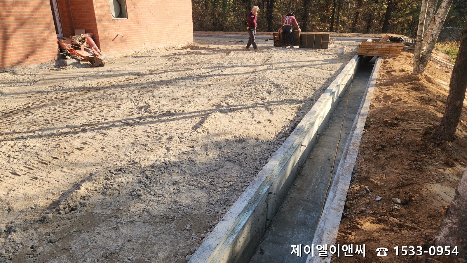 형틀 제거 후 완성된 현장 타설 측구